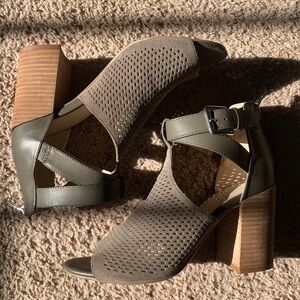 Marc Fisher Gabie Gray Perforated Ankle Strap Block Heel Peeptoe Sandal Size 8.5